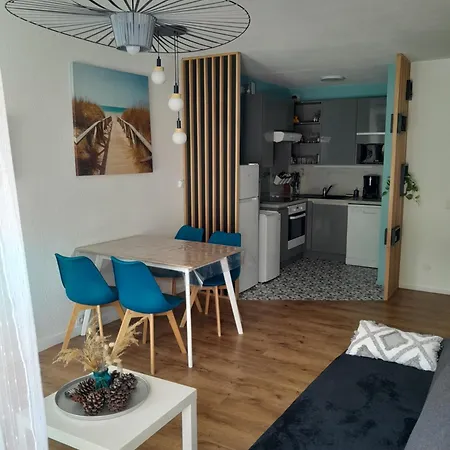 Joli 2 Pièces Sur Le Port Avec Piscine, Terrasse, Parking *