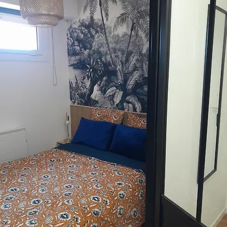 Joli 2 Pièces Sur Le Port Avec Piscine, Terrasse, Parking